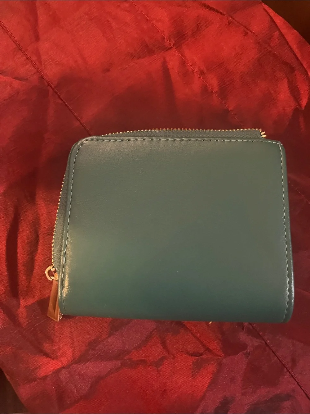 Steve Madden compact steve